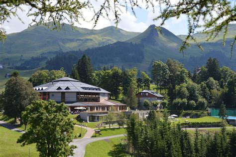 It is used as a small ski resort with a cable car leading to the fronalpstock. Seminar- und Wellnesshotel Stoos