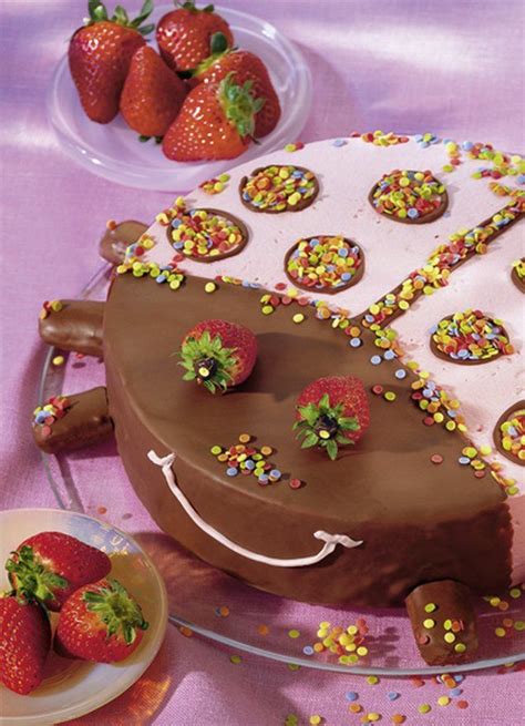Check spelling or type a new query. Fröhliche Frischkäse-Erdbeer-Torte | Rezept | Erdbeer ...