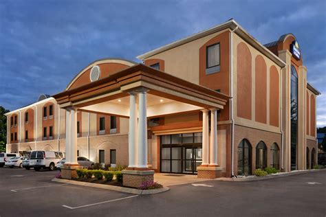 Days Inn And Suites By Wyndham Murfreesboro Murfreesboro Tn Hotels