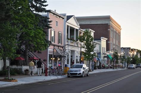 16 Most Beautiful Small Towns In Michigan 2023