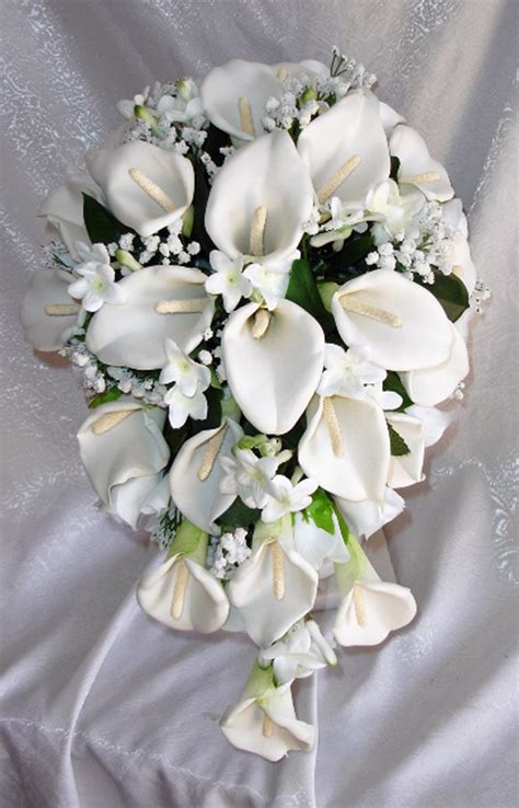 White Calla Lily Wedding Bouquets Showing Simple And Classic Impression For Your Moment