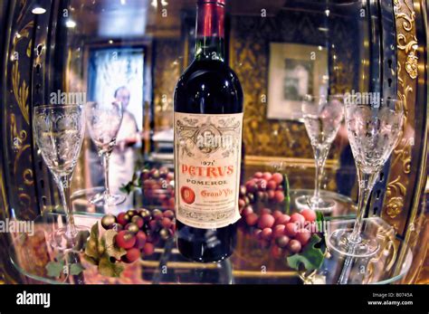 PARIS France bouteille de vin rouge français de qualité supérieure