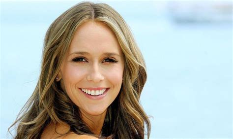 Jennifer Love Hewitt39s Body Measurements Including Height