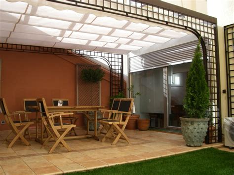 Pergola systems from technowood offer light, collapsible/fixed sunblade roof, with special systems that consist of independent profiles with different. Nueva pérgola para terraza en ático