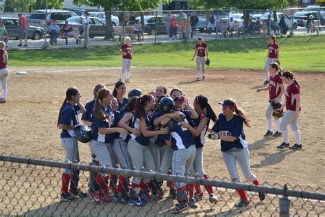 Rhs Girls Softball Team Takes Dramatic Win In Last Ever Game At Hill