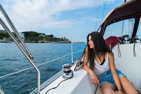 Portrait Of Brunette Girl Posing On Boat And Looking Into Seashore — Vessel Lifestyle Stock