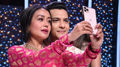Indian Idol 11 Neha Kakkar And Aditya Narayan Get Couple Goals From Himesh Reshammiya And Wife