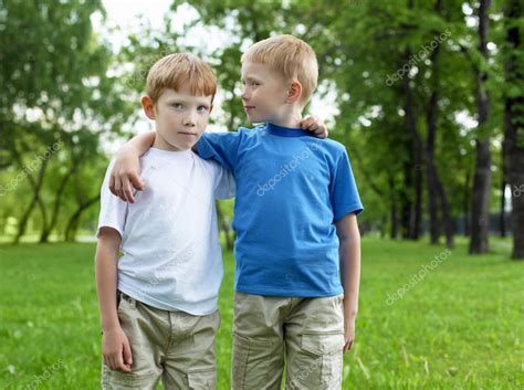 Portrait Of Two Boys In The Summer Outdoors — Stock Photo