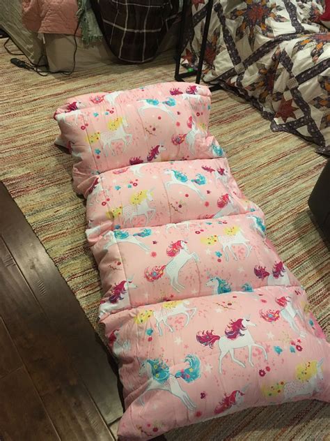 3 sizes and 3 different styles (including the burrito method) november 20, 2014 by ashley 110 comments some of you have reading this blog for years and years ( or maybe it's only been my mom for that long…hi mom! Pin by Hailey Peterson on DIY | Bed pillows, Throw blanket, Pillows