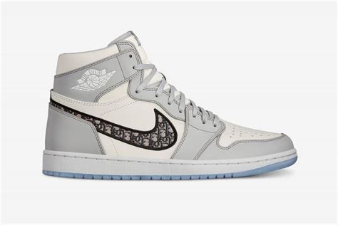 The nike swoosh is executed in dior oblique jacquard, a single motif simultaneously representing both industry leaders. First Official Look at the Dior x Nike Air Jordan 1 ...