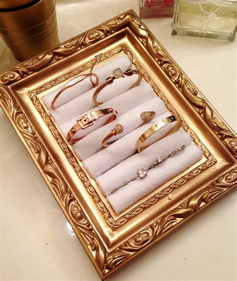 Diy Jewelry Holder Using A Picture Frame And Rolled Felt