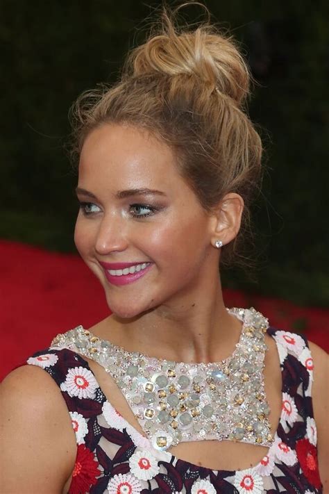 Jennifer Lawrence Just Dyed Her Hair Platinum Blonde Teen Vogue