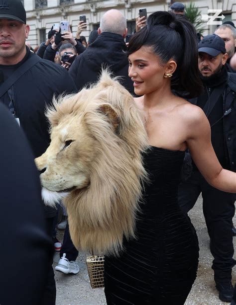 Kylie Jenner Faces Backlash For Lion Head Dress At Schiaparelli S