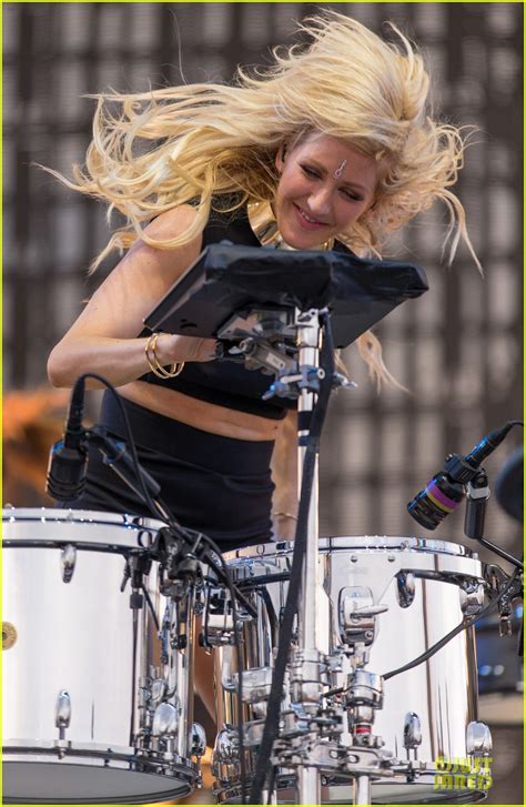 Ellie Goulding Is Such A Sexy Hero At Coachella Photo 3095067 Photos Just Jared Celebrity