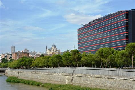 Or just surf the map discovering tonns of already marked places. Hotel NH Ribera del Manzanares, en Madrid Río - Mirador Madrid