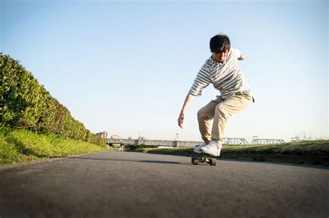 How To Kickturn On A Skateboard