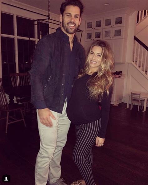 Jessie James Decker Reveals Shes Officially 30 Weeks Pregnant And Has To Pee Every 30 Minutes