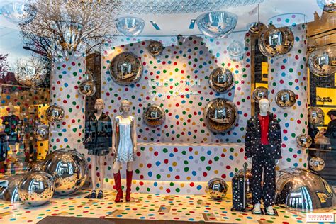 Album Photos Yayoi Kusama Chez Louis Vuitton Sur Les Champs Elysées