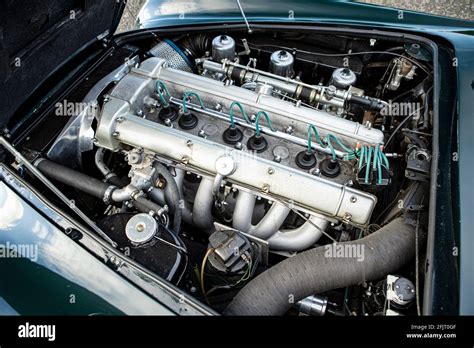 1965 Aston Martin Db5 Engine Stock Photo Alamy