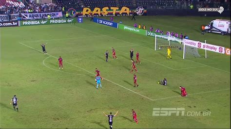 Marquinhos gabriel (vasco da gama) finalização com o pé esquerdo do meio da área para o centro do gol. Vasco da Gama 1 x 1 Internacional - Rádio Gaúcha - 26/10 ...