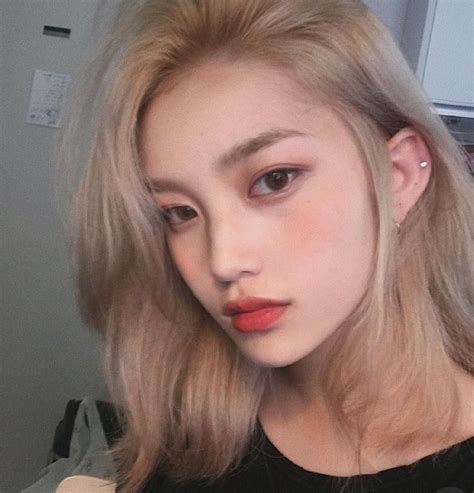 Pin By Harlee Strate On 얼짱 소녀 Blonde Hair Korean Trendy Hair Color