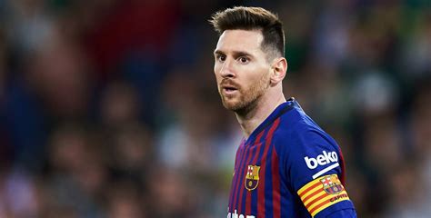 ljoˈnel anˈdɾez ˈmesi ( слушать); Leo Messi sigue lesionado y su reemplazo será un chico de ...