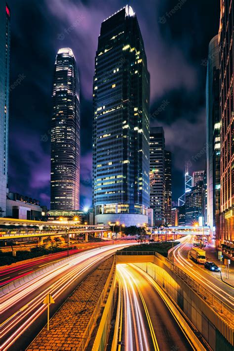 Premium Photo Street Traffic In Hong Kong At Night