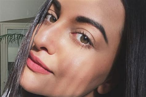 Sonakshi Sinha Posts Sunday Selfie As She Doesnt Know What Day It Is News18