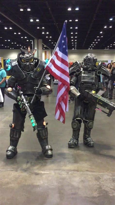 Fallout Enclave And T45 Power Armors At Orlando Megacon Power Armor