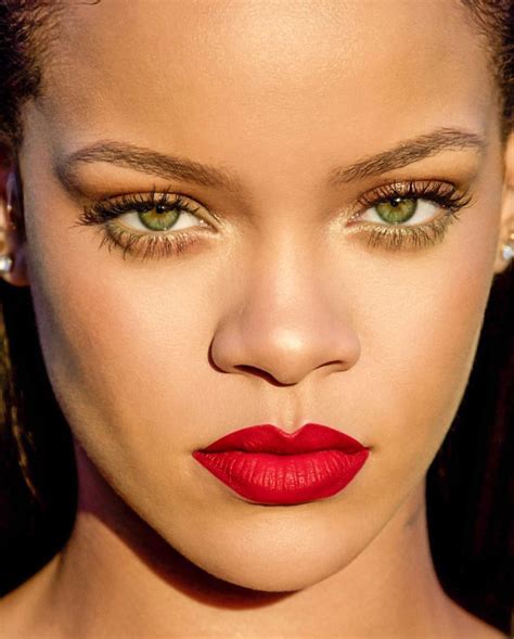 Pin By 💕x Mysterious X On Rihanna Rihanna Makeup Rihanna Rihanna Looks