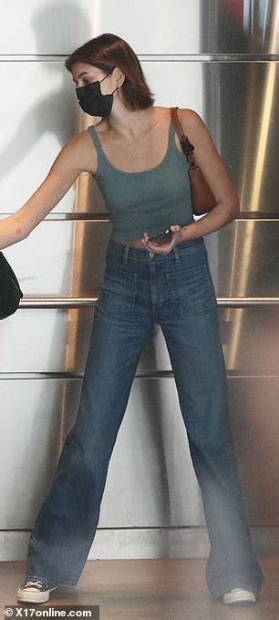 Kaia Gerber Flashes A Hint Of Her Toned Torso In Grey Crop Top Daily