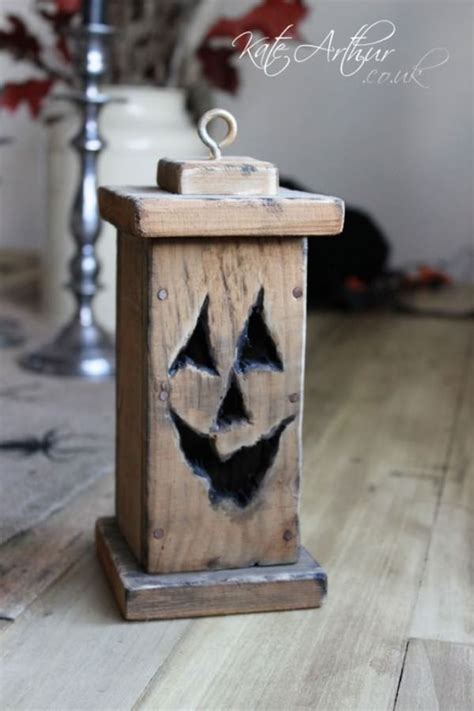 fascinating diy halloween decorations   reclaimed wood