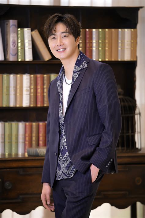 Jung Il Woo Attends Sweet Munchies Press Conference K Luv