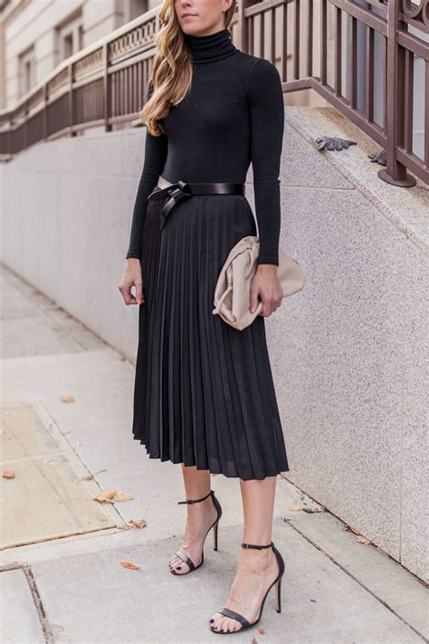 how to wear black pleated skirt