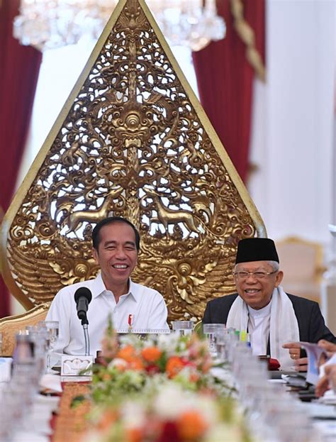 Foto Presiden Pimpin Sidang Paripurna Pertama Kabinet Indonesia Maju