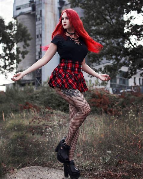 goth beauty dark beauty moda rock goth chic goth women redhead girl gothic fashion gothic