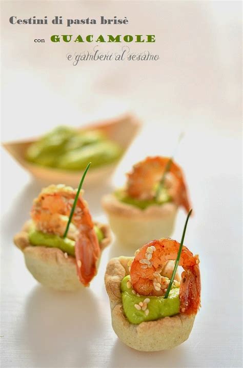 Stendete la pasta brisè sul piano di lavoro e con l'ausilio di un coppa pasta (o un bicchiere) dovete ottenere tanti dischetti. Cestini di pasta brisè con Guacamole e gamberi al sesamo ...