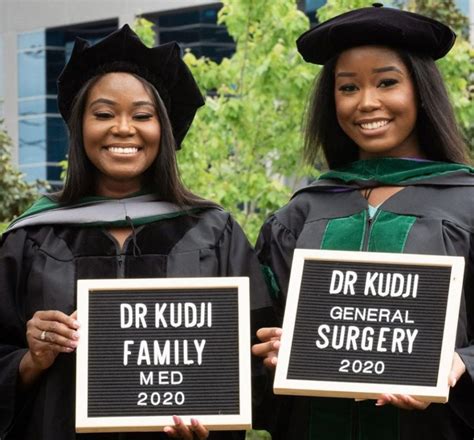 Mother Daughter Duo Just Graduated Medical School At The Same Time