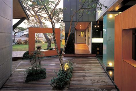 Courtyard House Designs Urban Home With Natural Oasis