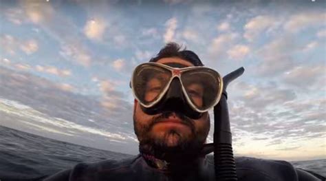 Watch Scuba Diver Records Himself While Stranded In The Sea Trending