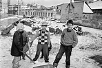 ‘Sniper Alley’ Site Preserves Photo Memories of Sarajevo Siege | Balkan ...