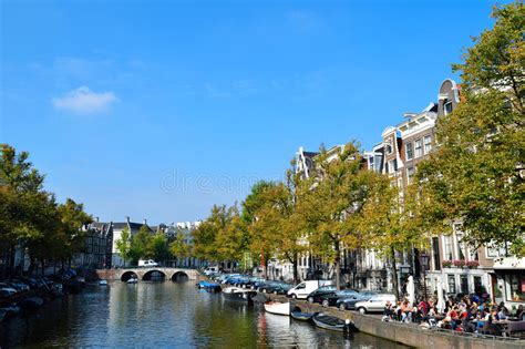 De Oude Brug Van Amsterdam Over Het Kanaal Van Rivieramstel
