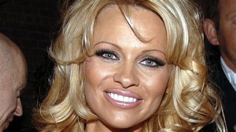 Pamela Anderson eres tú La ex bomba sexy sorprende sin maquillaje en