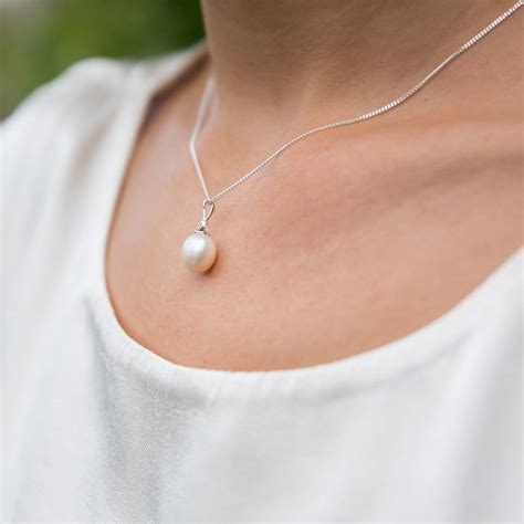 Tips For Wearing Genuine Pearl Lockets Telegraph