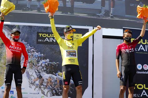 Egan bernal of colombia, left, was congratulated by his teammate geraint thomas of britain at the val thorens, france — perpetuating the tradition of great colombian climbers, egan bernal left. Egan Bernal roept op tot kalmte: "In de Tour zullen we er ...