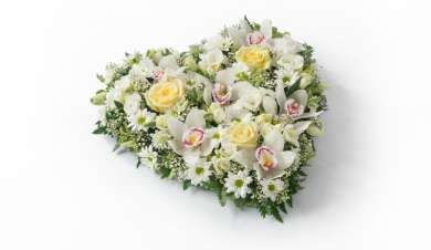 Watch our tutorial on how to do a funeral flower. Funeral flower ideas for Grandma - Co-op Funeralcare