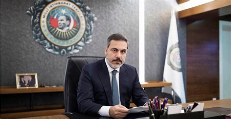 Gel dünyanın gör halini yaşadım sevginin en kör halini şimdi gelde ister seyret benim, benim senden sonraki halimi gidiyorum. Hakan Fidan'ı tehdit eden Ömer Turan hakkında dava! | SON TV