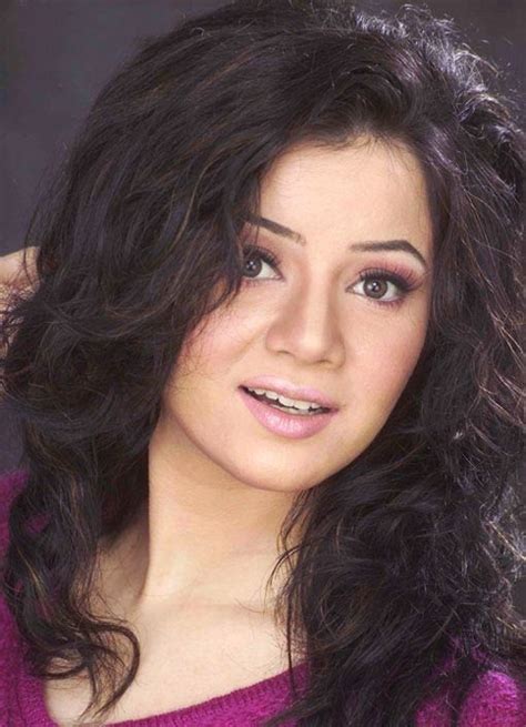 Rabi Pirzada Singer Biography And Cute Photos