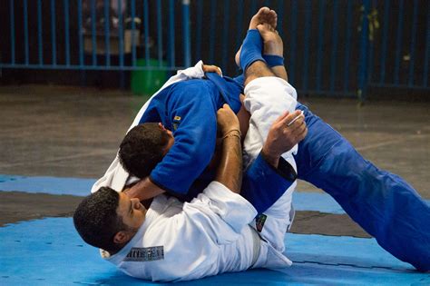 In jiu jitsu you must learn to crawl before you can learn to walk. Delegação de MT viaja para brasileiro de jiu-jítsu ...