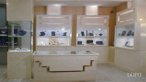 Lista di negozi di arredamento nel comune di nola della provincia di napoli nella regione campania con tutti i dettagli su negozio di arredamento a nola. Arredamento gioielleria_Ekip arredamenti per negozi Roma ...